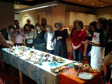 Edible branding. Nanobanquete con logotipofagia, Madrid, 2012