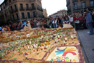 Comisionado por Segovia 2016, al pie del acueducto, 2009